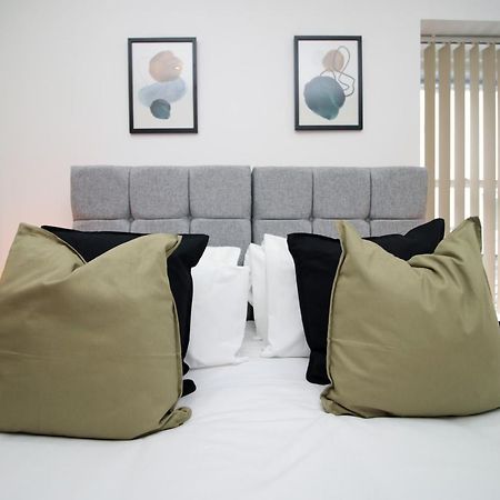No 2 Under The Clock By Ssw - 2Br, Right In The City Centre, Sleeps 6 Cardiff Exterior photo
