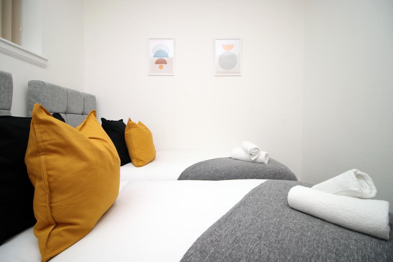No 2 Under The Clock By Ssw - 2Br, Right In The City Centre, Sleeps 6 Cardiff Exterior photo