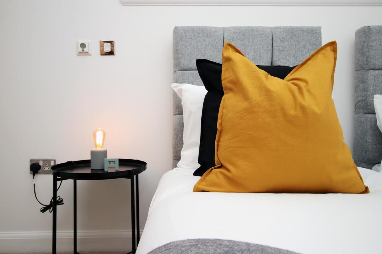 No 2 Under The Clock By Ssw - 2Br, Right In The City Centre, Sleeps 6 Cardiff Exterior photo